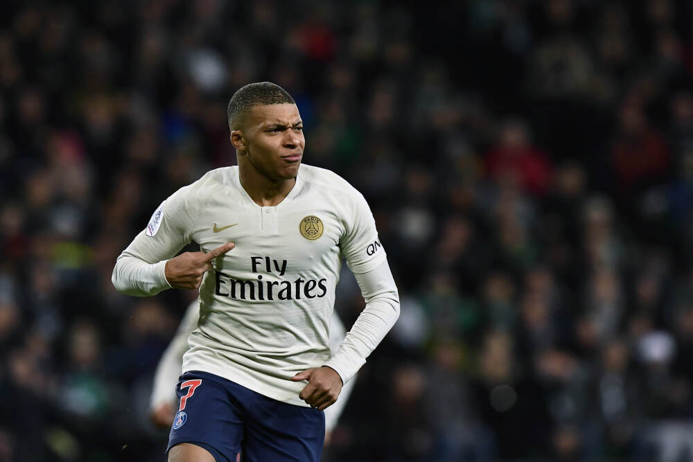 “欢欢”和“圆仔”前脚刚回国，马克龙后脚就来了？他将亲自去成都“耍”大熊猫